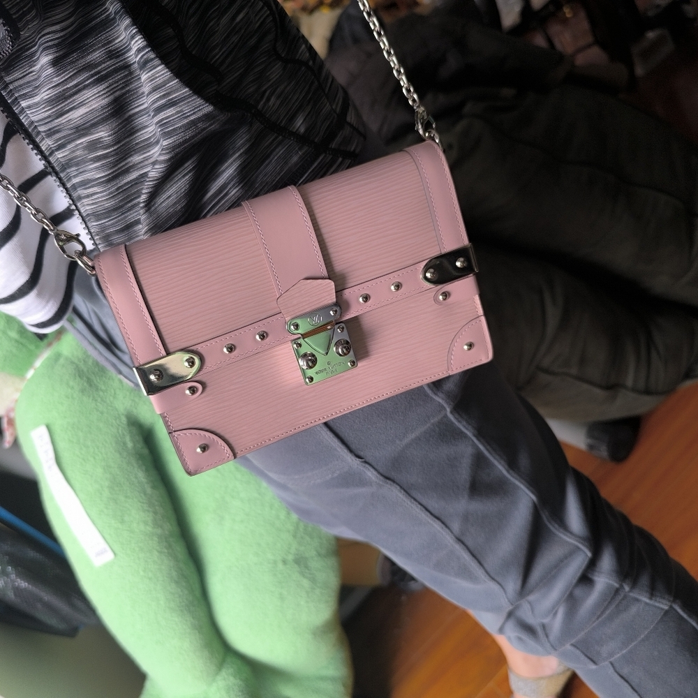 Louis Vuitton Pink Epi Leather Trunk Chain Wallet - Picture 17 of 17